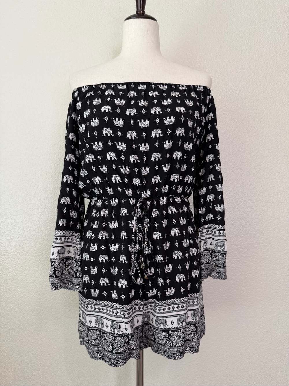 Depri Boho Black White Elephant Off the Shoulder Romper, Sz Large